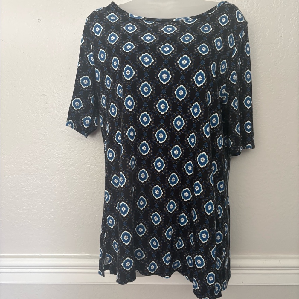 LOFT Black and Blue Geometric Short Sleeve Top - Picture 2 of 4